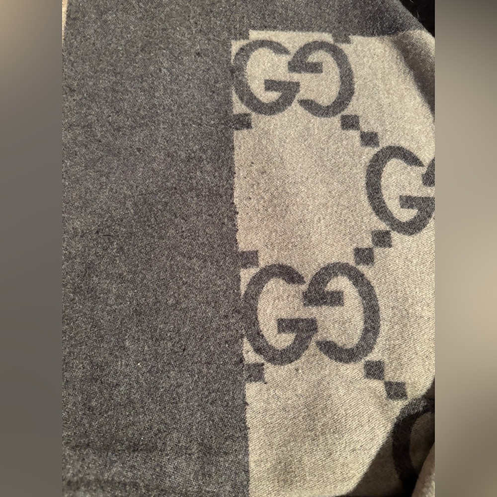 GUCCI Two Tone Wool Throw Blanket - Picture 10 of 12